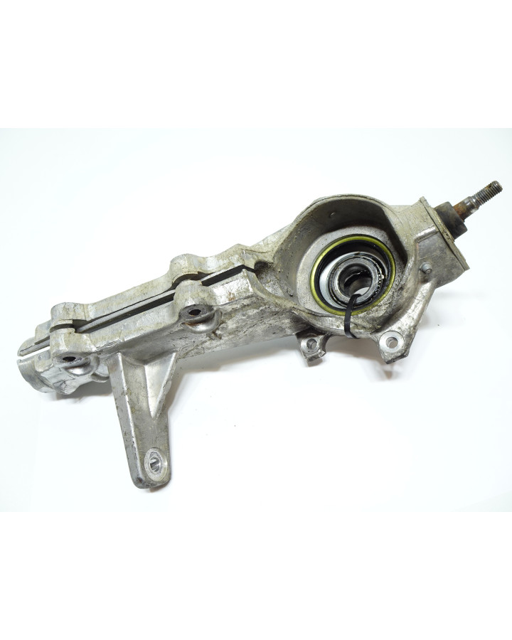 Linhai 300D, spindelhus vänster fram