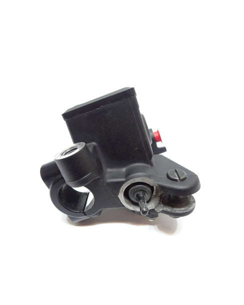 Yamaha MT-07, bromscylinder fram 2