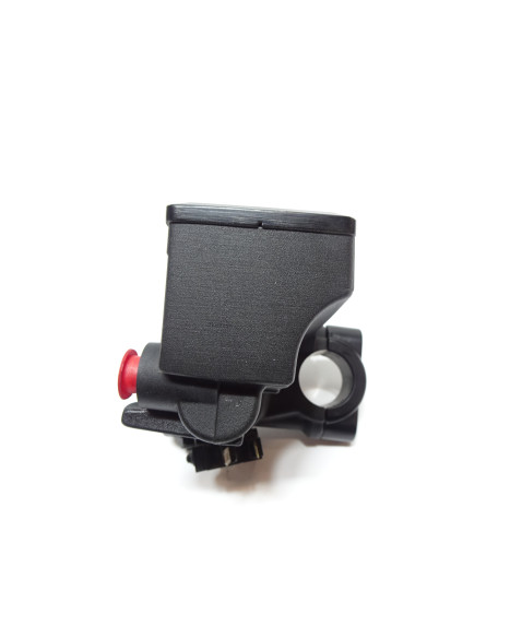 Yamaha MT-07, bromscylinder fram