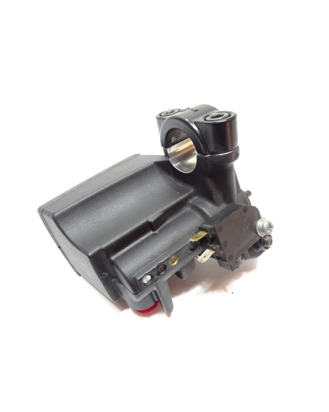 Yamaha MT-07, bromscylinder fram