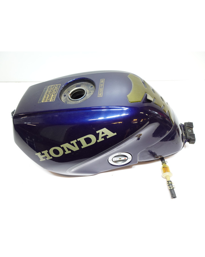 Honda VFR750F, bränsletank
