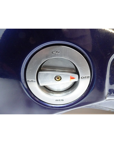 Honda VFR750F, bränsletank