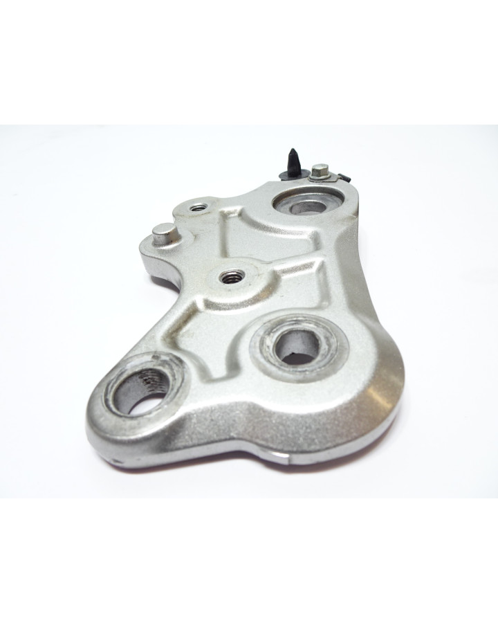 Yamaha MT-07, ramfäste höger