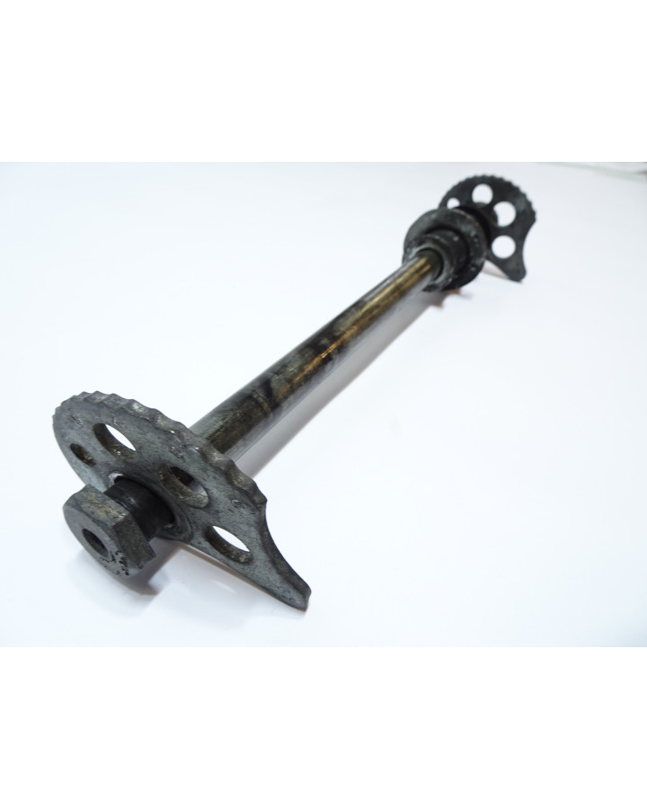 Yamaha XT600E, hjulaxel bak