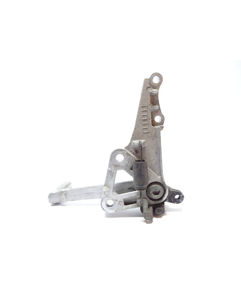 Suzuki GSX-R600, fotpinne höger komplett 2