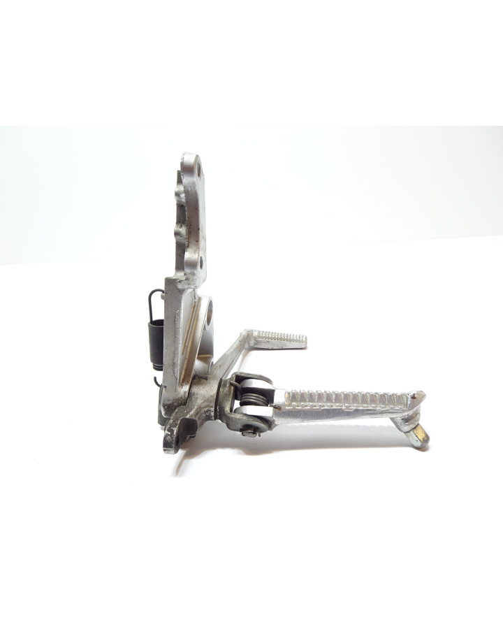 Suzuki GSX-R600, fotpinne höger komplett