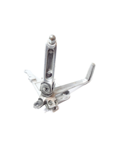 Suzuki GSX-R600, fotpinne höger komplett