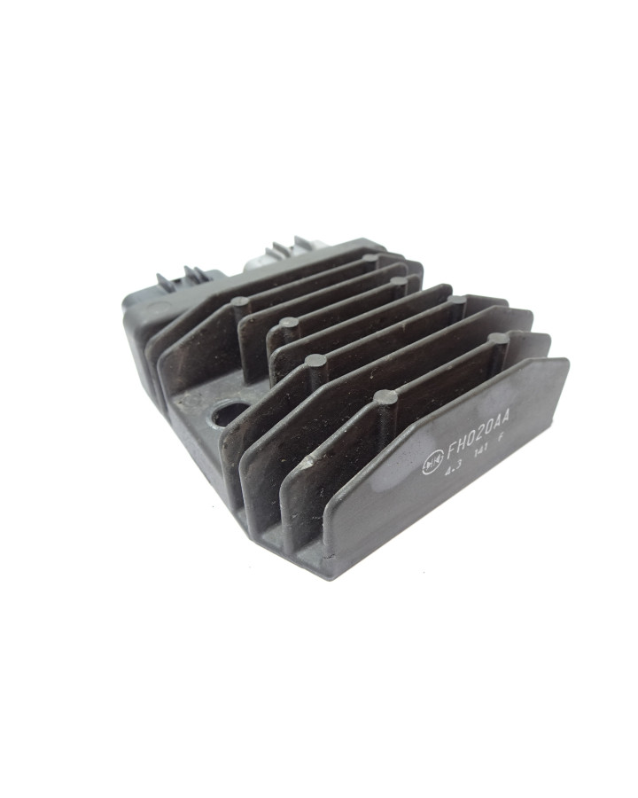 Yamaha XV950R Bolt, voltregulator