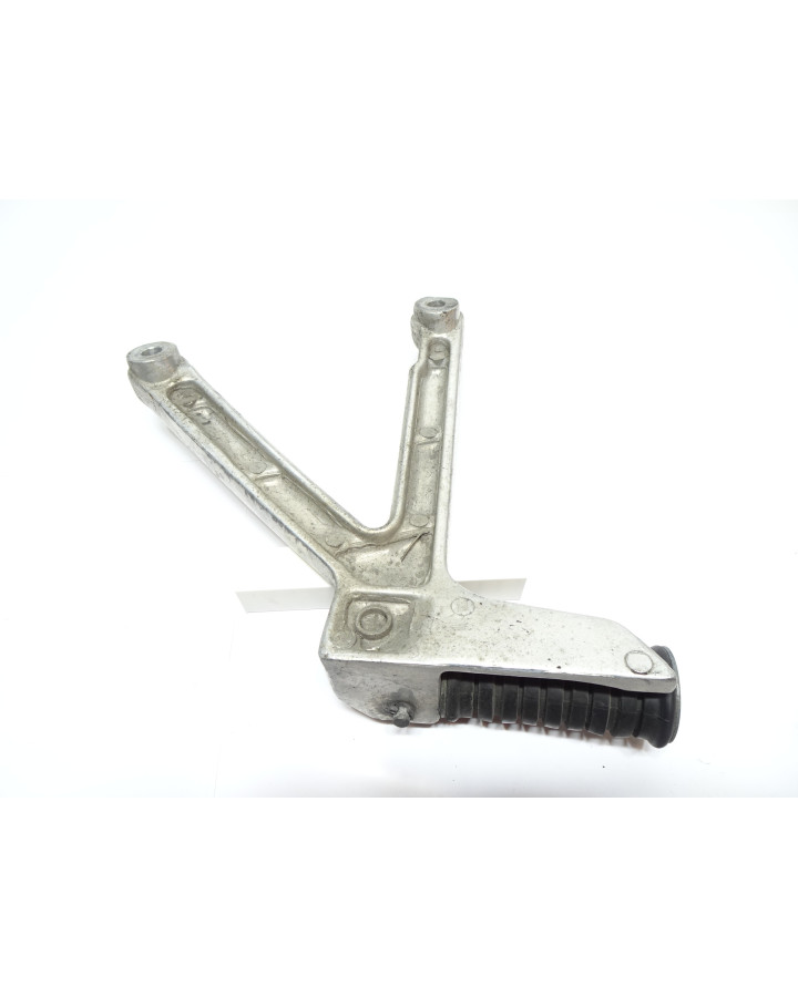 Yamaha XT600E, passagerarfotpinne höger komplett