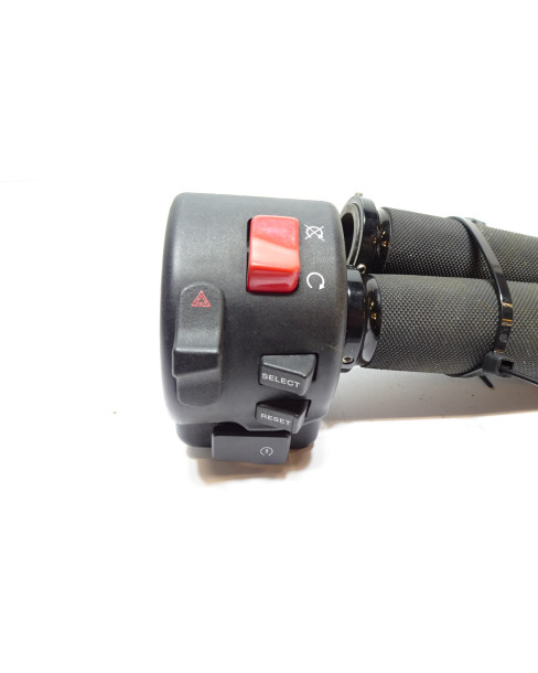 Yamaha XV950R Bolt, omkopplare med gashandtag höger 2