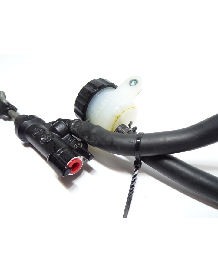 Yamaha XV950R Bolt, bromscylinder bak