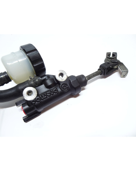 Yamaha XV950R Bolt, bromscylinder bak