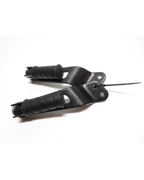 Yamaha XV950R Bolt, passagerarfotpinne komplett (par) 2