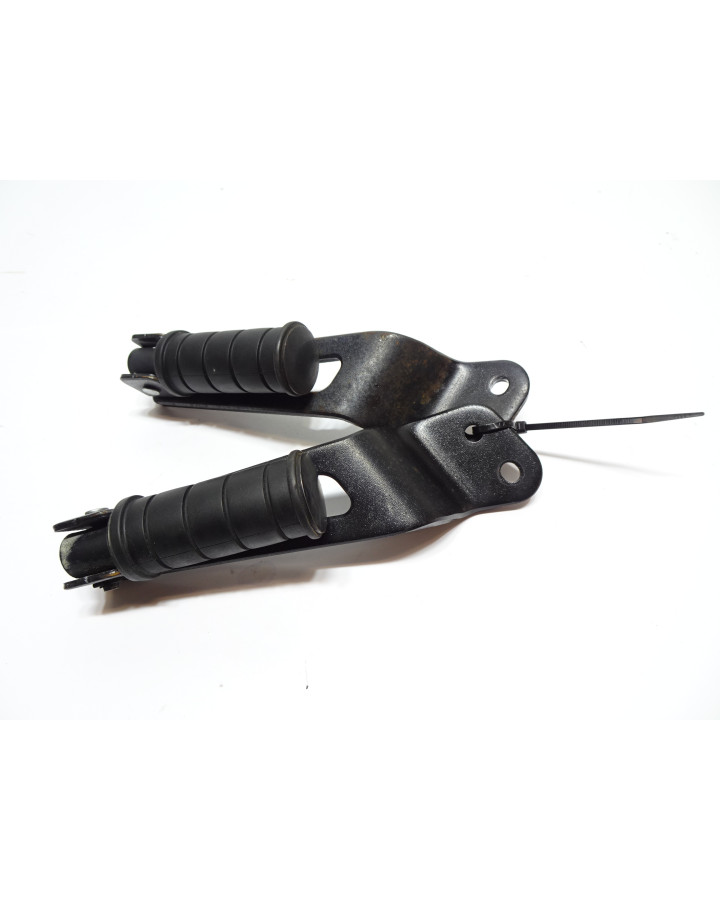 Yamaha XV950R Bolt, passagerarfotpinne komplett...