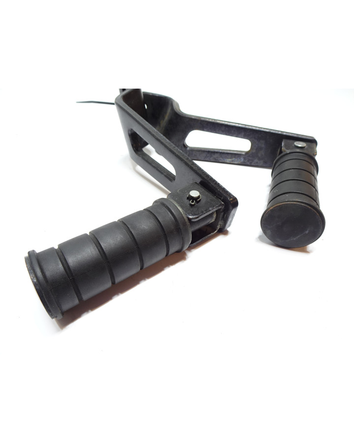 Yamaha XV950R Bolt, passagerarfotpinne komplett...