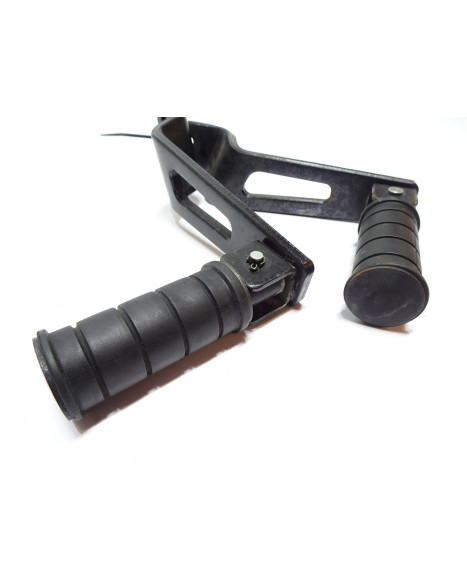 Yamaha XV950R Bolt, passagerarfotpinne komplett (par)