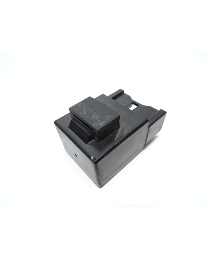 Yamaha XV950R Bolt, relä