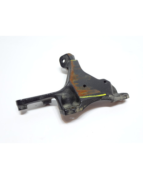 Yamaha XV950R Bolt, fäste fotpinne höger