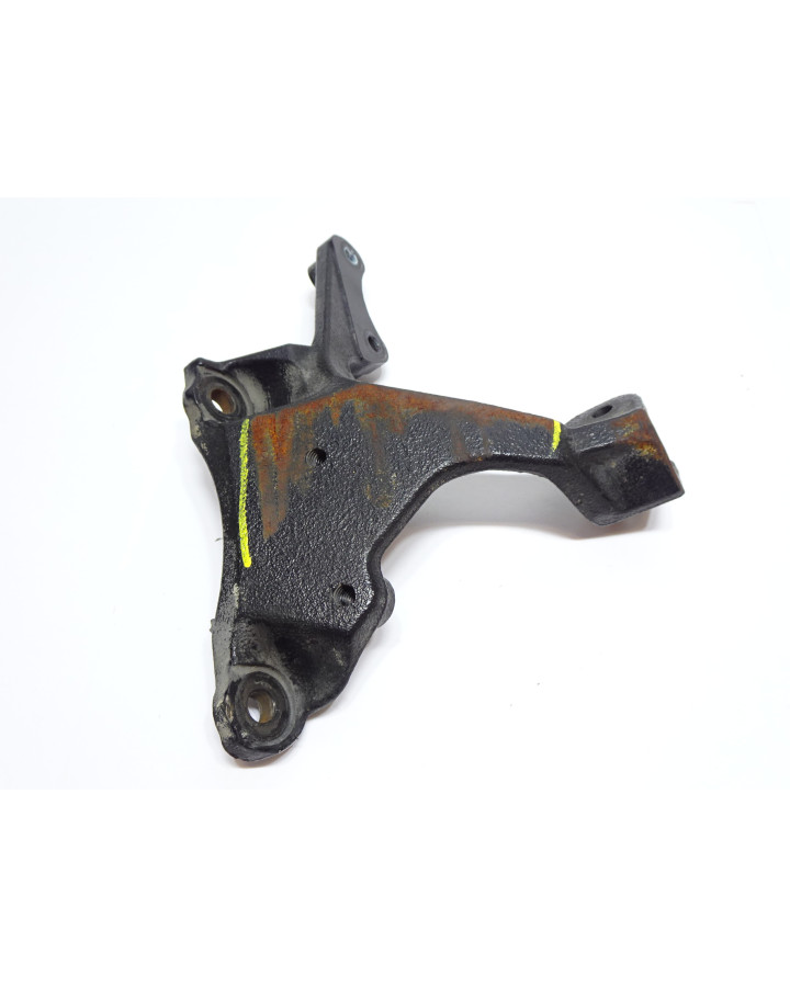 Yamaha XV950R Bolt, fäste fotpinne höger