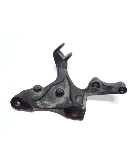 Yamaha XV950R Bolt, fäste fotpinne höger