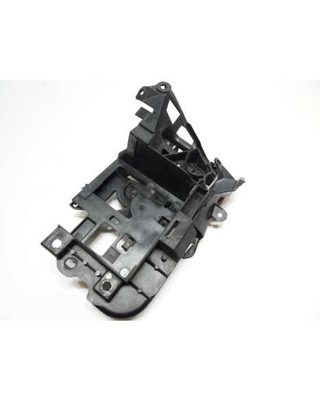 Yamaha FJR 1300, batterilåda