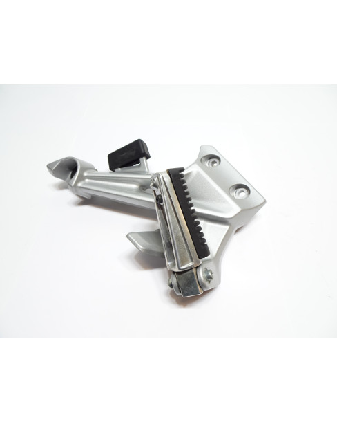 Yamaha FJR 1300, passagerarfotpinne höger komplett