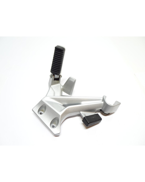 Yamaha FJR 1300, passagerarfotpinne höger komplett