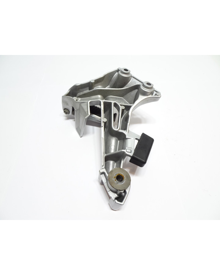 Yamaha FJR 1300, passagerarfotpinne höger komplett