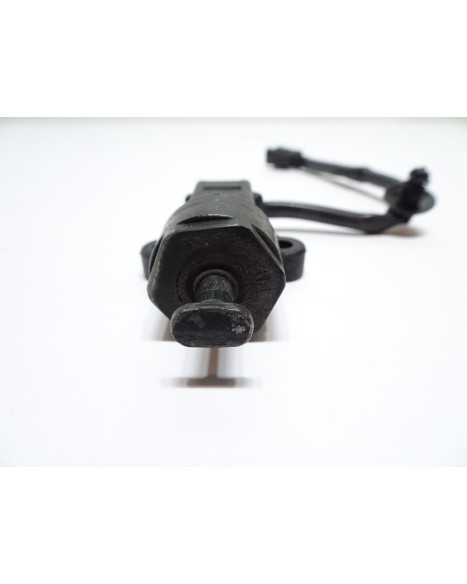 Yamaha XV950R Bolt, bromsljuskontakt bak