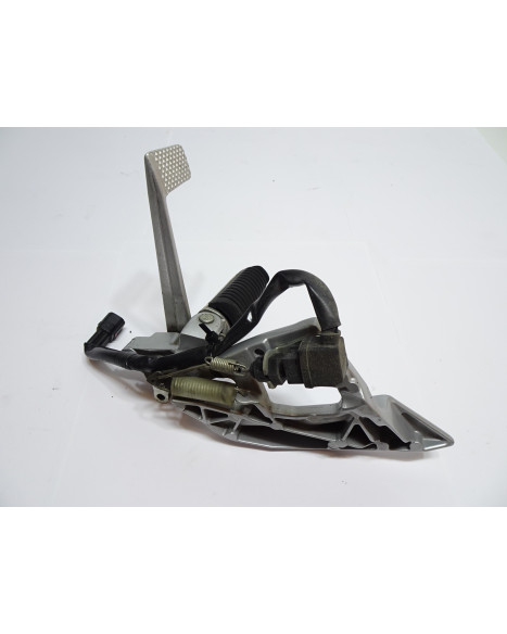 Yamaha FJR 1300, fotpinne höger komplett