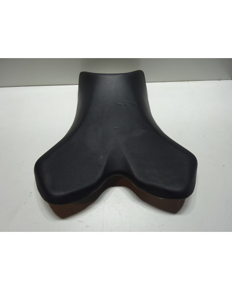 Yamaha YZF-R1, sadel