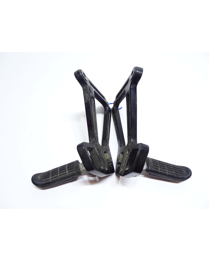 KTM 640 Duke, passagerarfotpinne komplett (par)