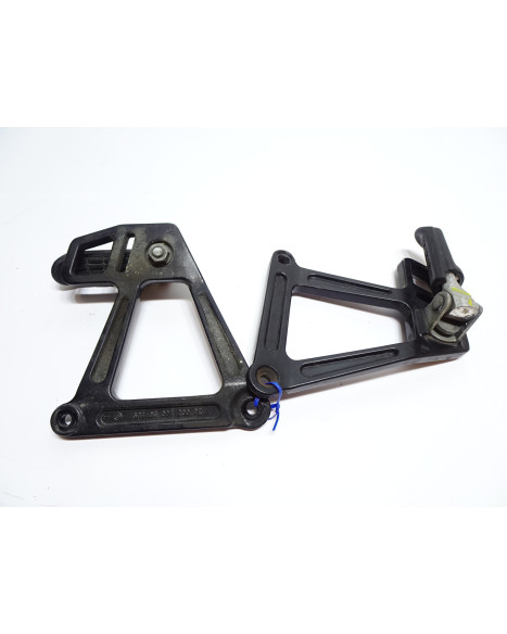 KTM 640 Duke, passagerarfotpinne komplett (par)