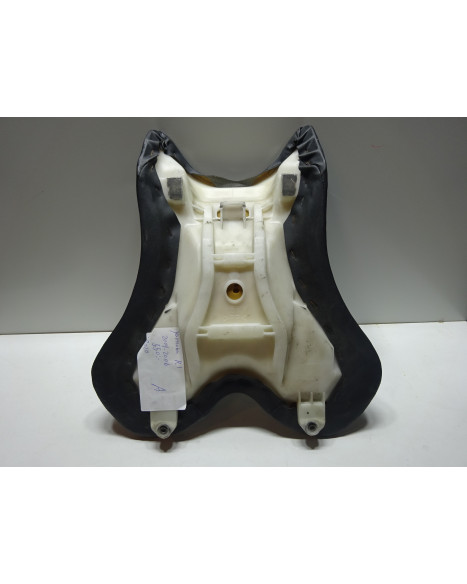 Yamaha YZF-R1, sadel