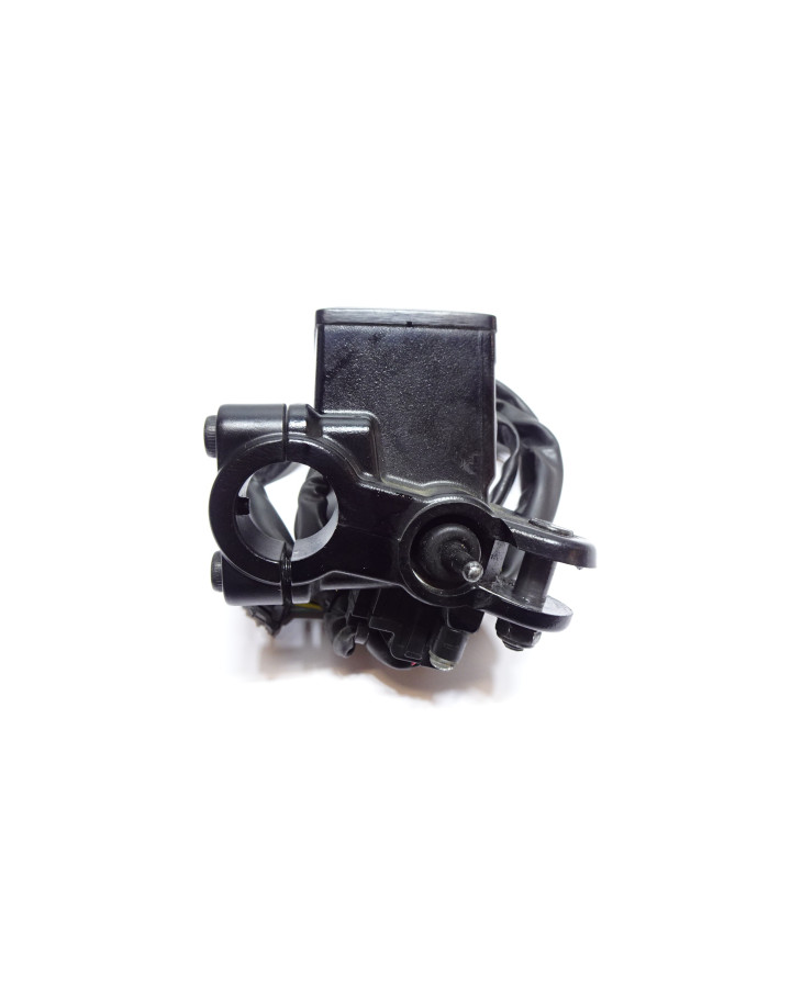 Yamaha FJR 1300, bromscylinder fram