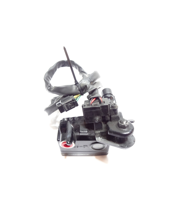 Yamaha FJR 1300, bromscylinder fram