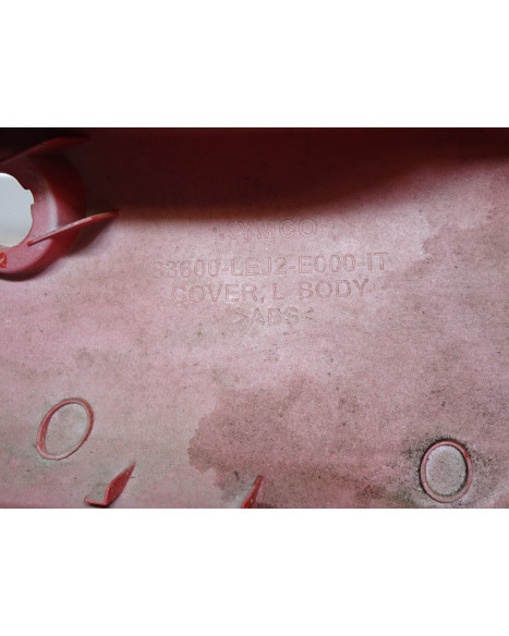 Kymco Super 8, bakre sidokåpa vänster