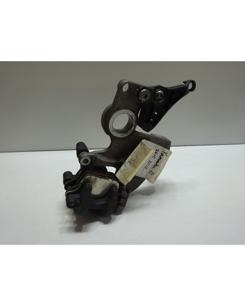 Yamaha R1, bromsok bak med hållare 2