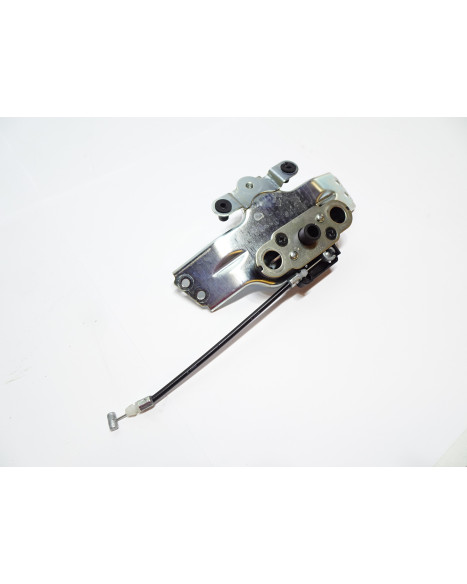 Suzuki GSX-8S, sadellås