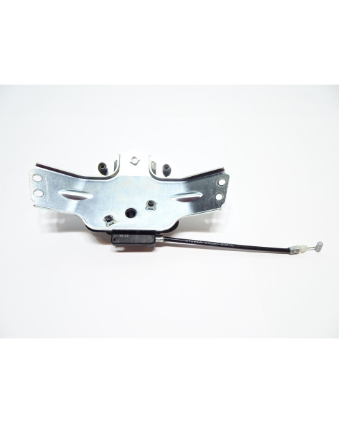 Suzuki GSX-8S, sadellås 2