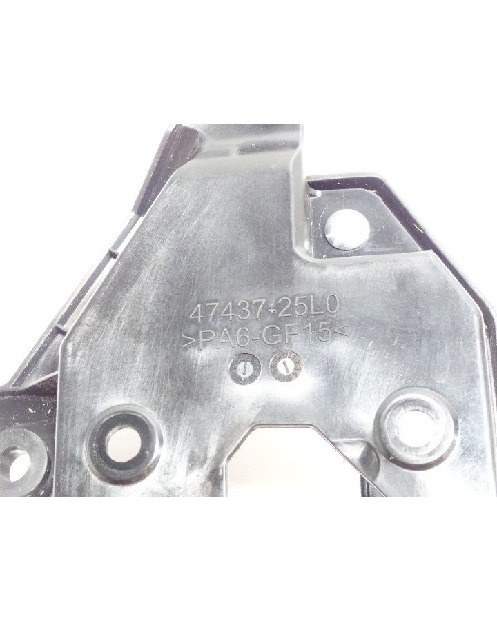 Suzuki GSX-8S, monteringskonsoll voltregulator