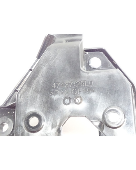 Suzuki GSX-8S, monteringskonsoll voltregulator