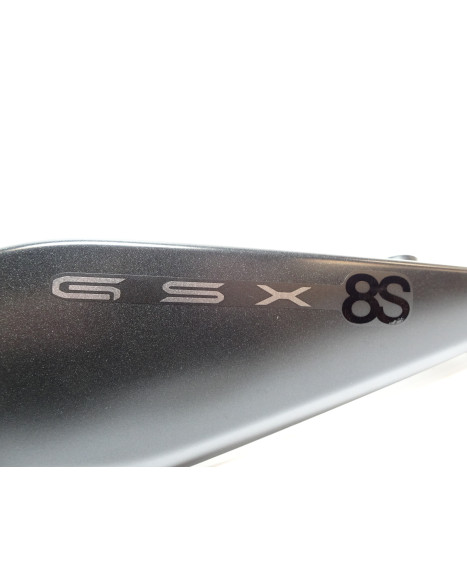 Suzuki GSX-8S, bakre sidokåpa vänster