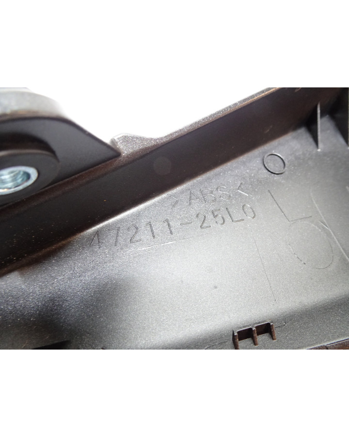 Suzuki GSX-8S, bakre sidokåpa vänster