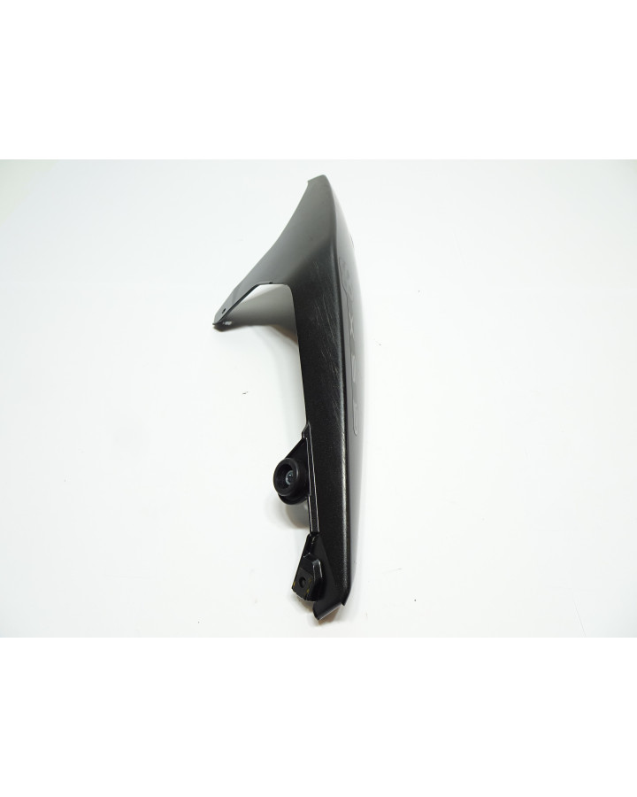 Suzuki GSX-8S, bakre sidokåpa höger