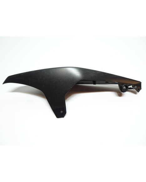 Suzuki GSX-8S, bakre sidokåpa höger