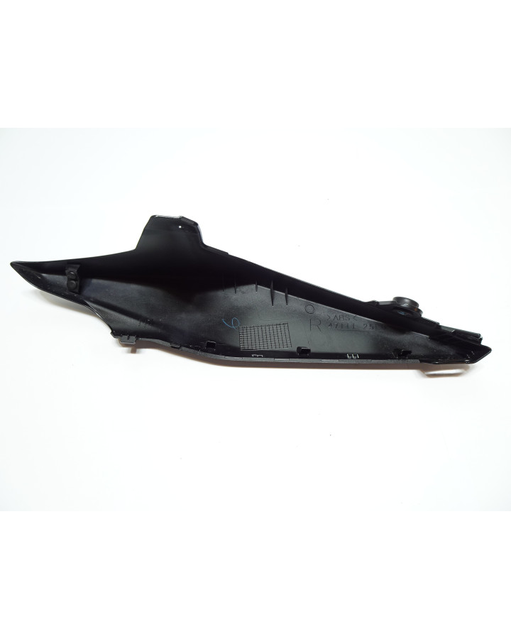 Suzuki GSX-8S, bakre sidokåpa höger