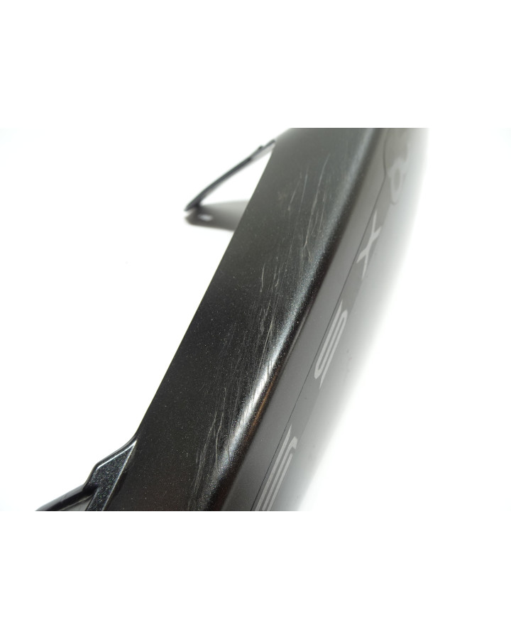 Suzuki GSX-8S, bakre sidokåpa höger