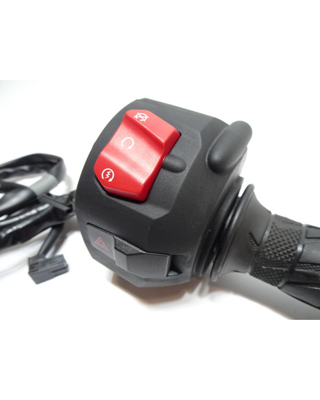 Suzuki GSX-8S, omkopplare med handtag höger