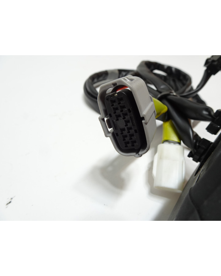 Suzuki GSX-8S, omkopplare med handtag höger